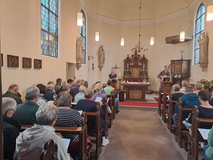 Desirée Kaiser und Carsten Griese gestalteten den ersten Fahrradgottesdienst in der Kirche St. Trinitatis. Foto: privat