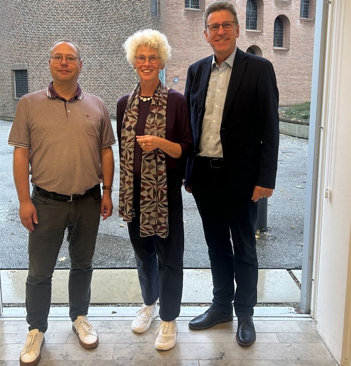 Steuern in eine gemeinsame Zukunft (v.l.): Die Superintendenten Holger Erdmann (Kirchenkreis Münster), Imke Philipps (Kirchenkreis Steinfurt-Coesfeld-Borken) und André Ost (Kirchenkreis Tecklenburg). Foto: Axel Gehrmann
