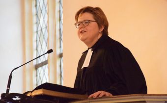Susanne Falcke bei ihrer Predigt. Foto: R. Nix