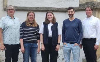 Kendra Stiegler (Mitte) und Vorsitzende des Presbyteriums aus dem Kooperationsraum. Foto: Kirchenkreis.