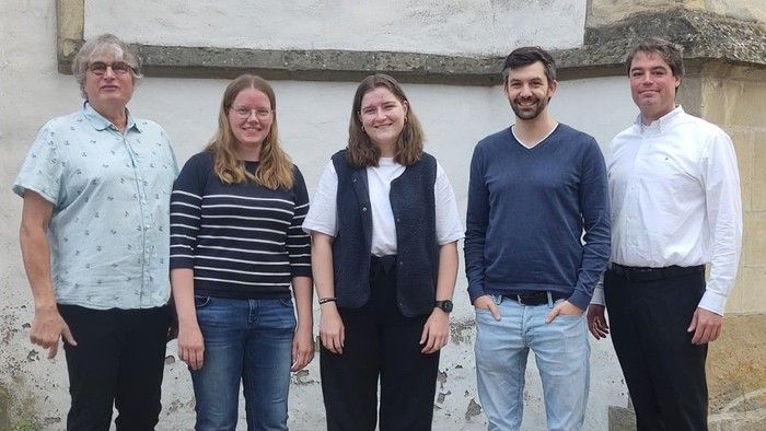 Kendra Stiegler (Mitte) und Vorsitzende des Presbyteriums aus dem Kooperationsraum. Foto: Kirchenkreis.