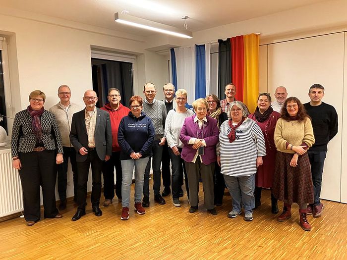 Auf dem Foto sieht man Vertreter:innen des Kreisdekanats Coesfeld, des Evangelischen Kirchenkreises Steinfurt-Coesfeld-Borken und der Jüdischen Gemeinde.