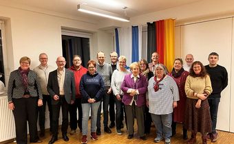 Auf dem Foto sieht man Vertreter:innen des Kreisdekanats Coesfeld, des Evangelischen Kirchenkreises Steinfurt-Coesfeld-Borken und der Jüdischen Gemeinde.
