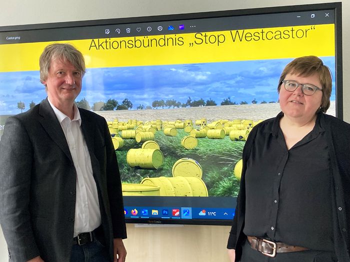 Auf dem Foto sieht man Pfarrer Edgar Wehmeier und Superintendentin Susanne Falcke.