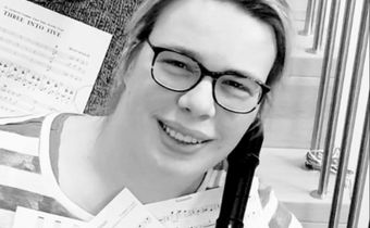 Iris Joosten probt im Blockflötenconsort Dortmund
